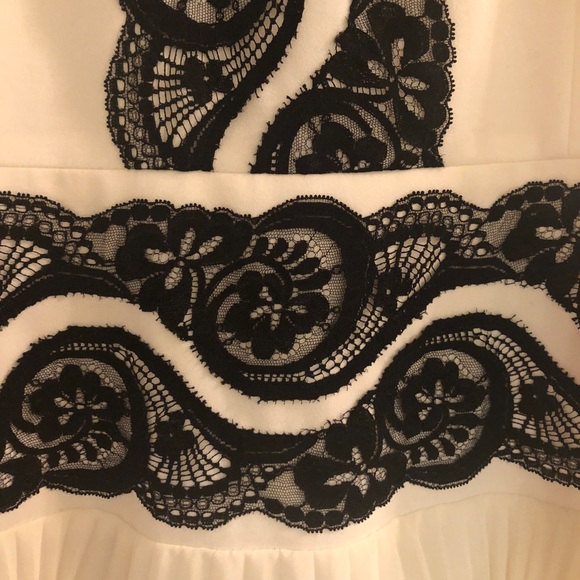 Off White BCBGMAXAZRIA Nanette Dress - Picture 2 of 5